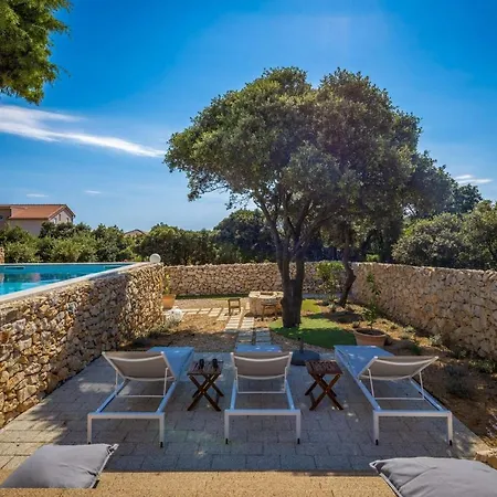 Beautiful Terakota Villa Mandre